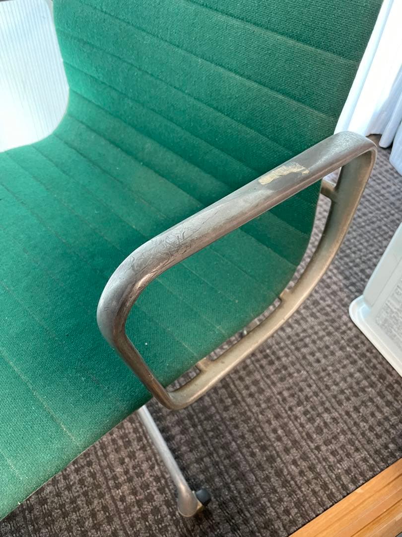 ハーマンミラー　アルミナムチェア