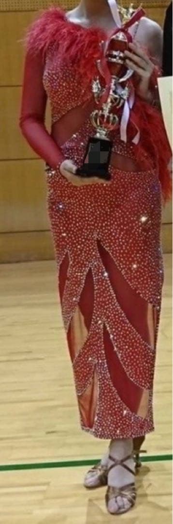 ラテンドレス　赤オーストリッチファー　アシンメトリー