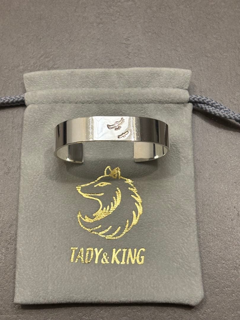 タディ&キング　平打ちバングル