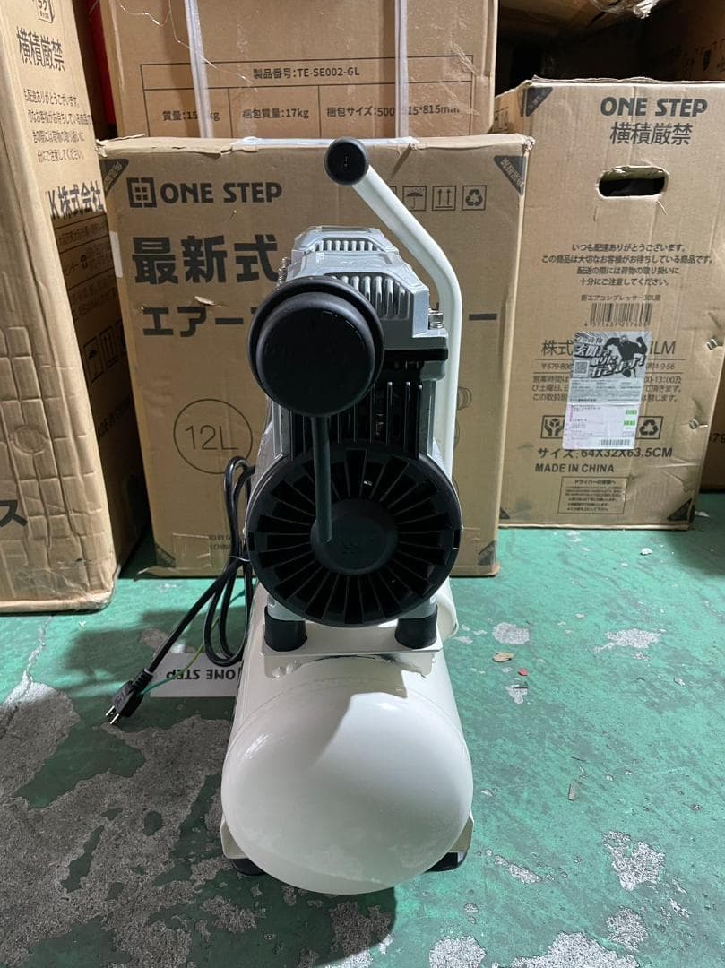 中古エアコンコンプレッサー 100v　静音　小型　オイルレス　12L