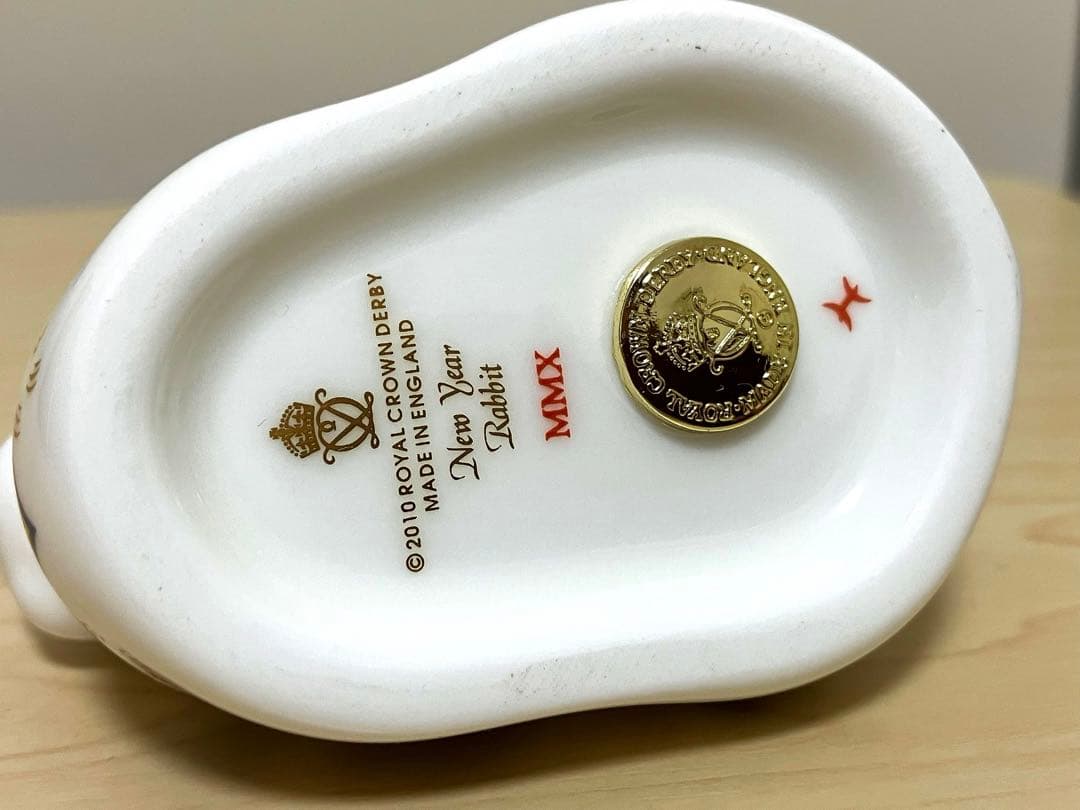 ロイヤルクラウンダービー うさぎ ペーパーウェイト ニューイヤーラビット