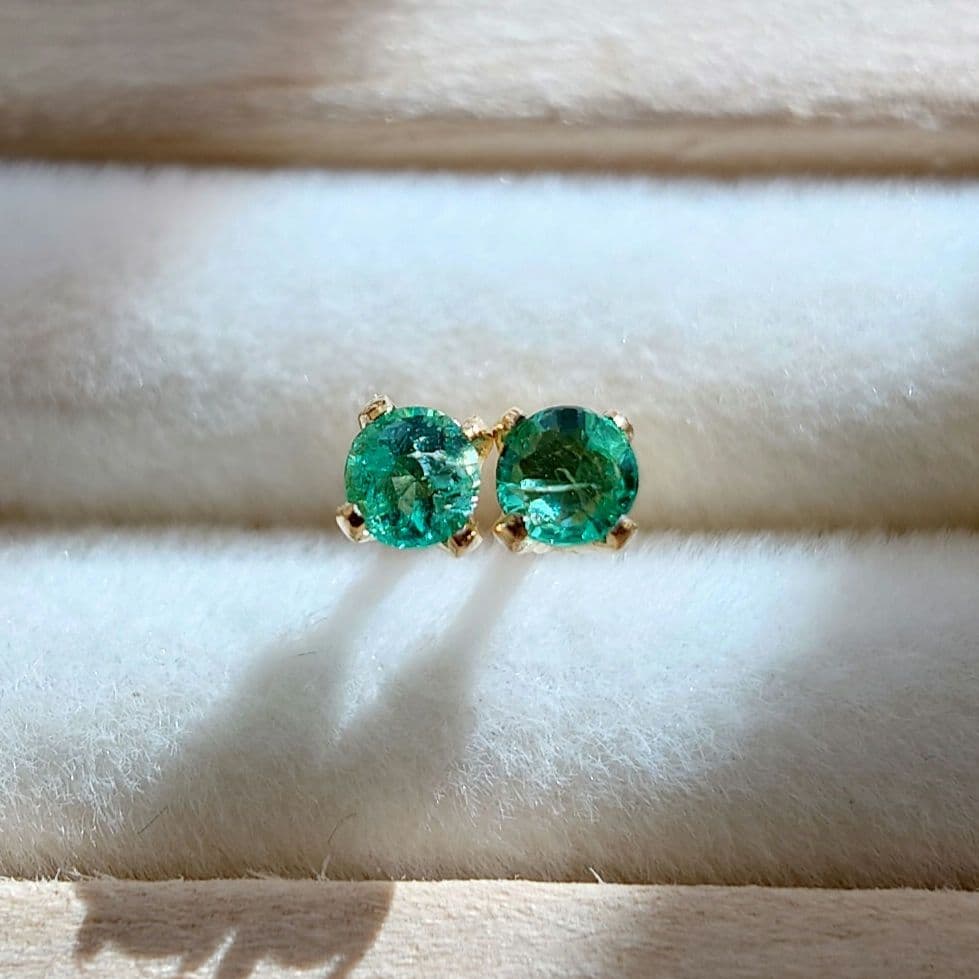 S✧天然石エメラルド 2.5mm✧　ピアス　サージカルステンレス