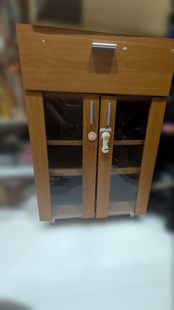 木目調 ガラス扉 食器棚 キャスター付