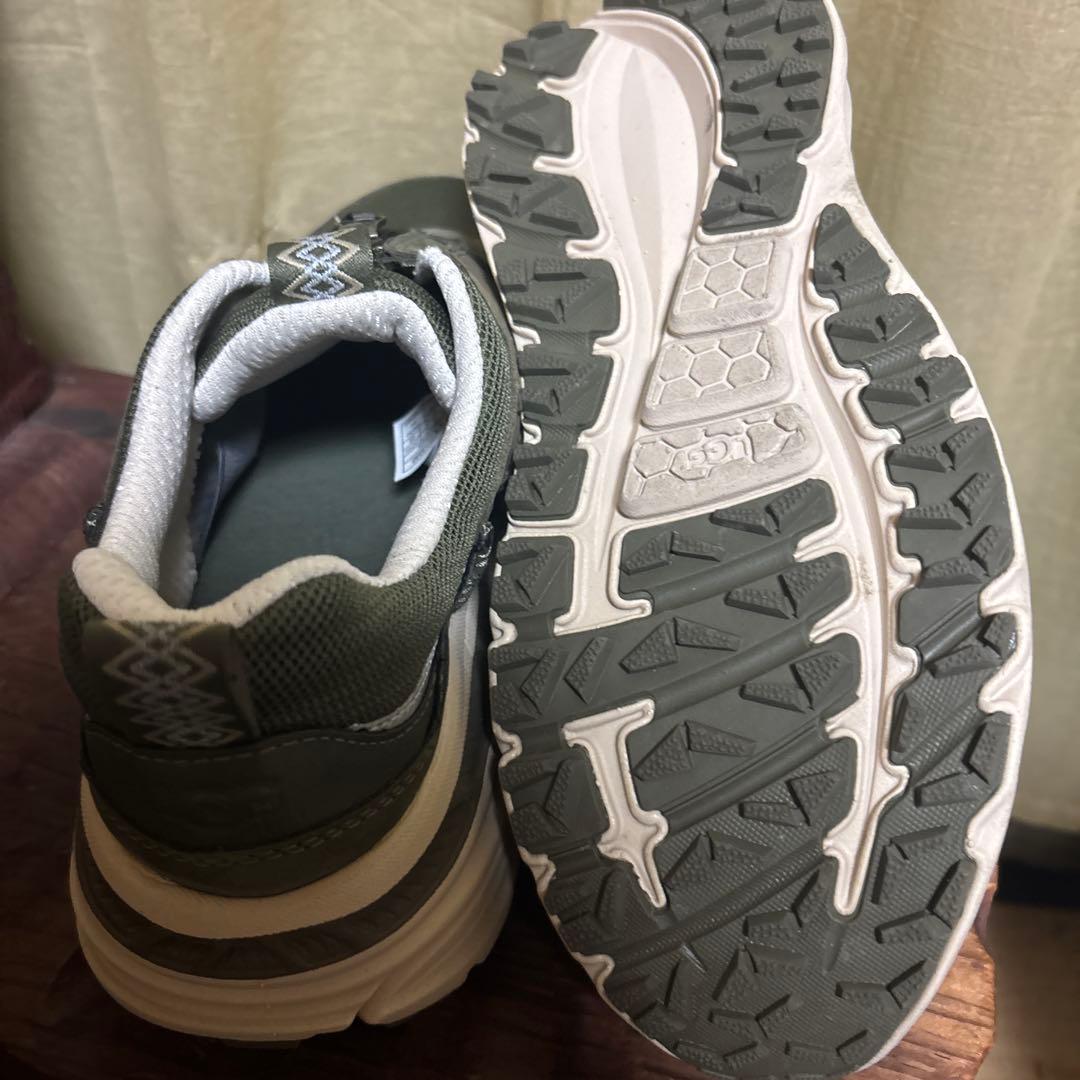 UGG スニーカー　厚底　カーキ