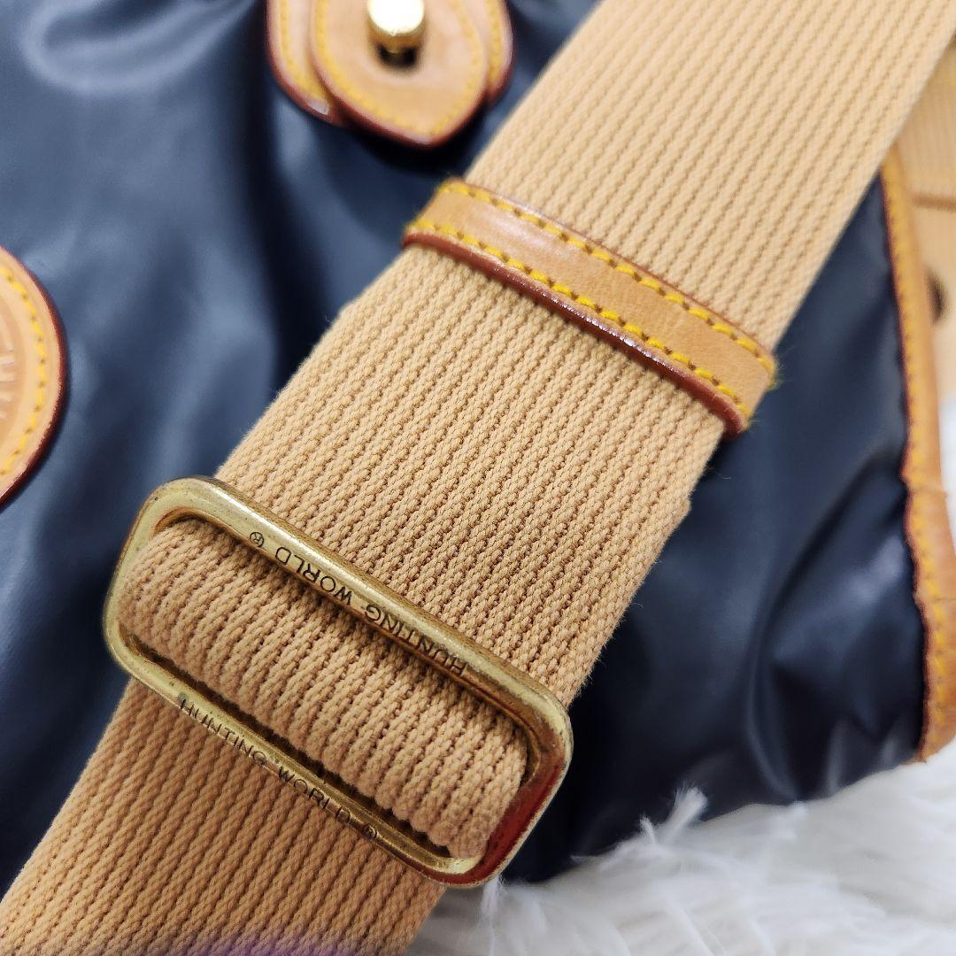 ハンティングワールド　ブラック メッセンジャーバッグ 　ショルダーバッグ