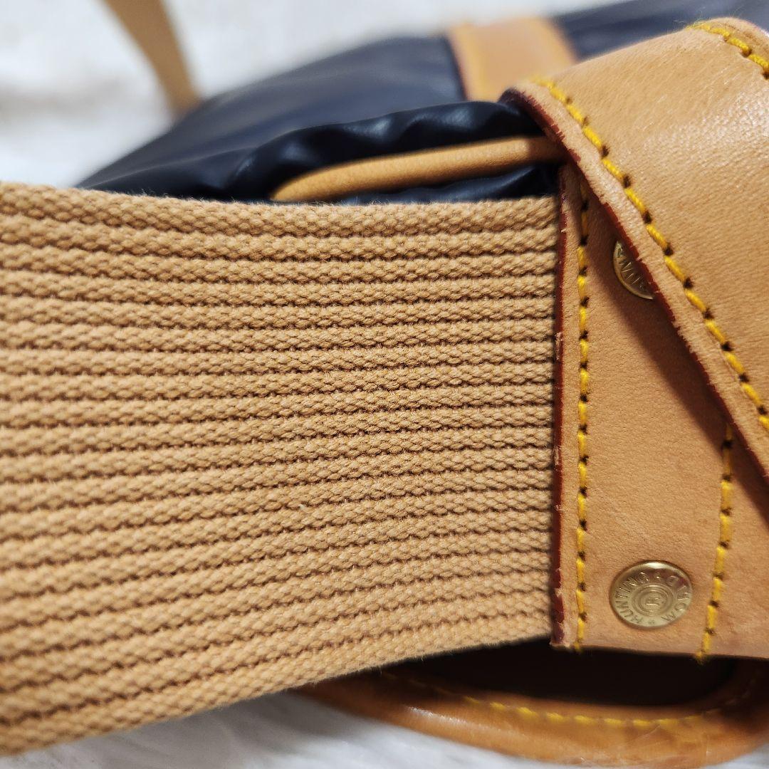 ハンティングワールド　ブラック メッセンジャーバッグ 　ショルダーバッグ