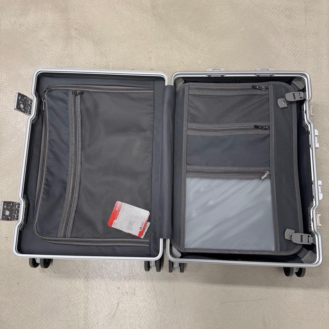 リベティ シルバー S 40L 機内持ち込み可能 Libetee