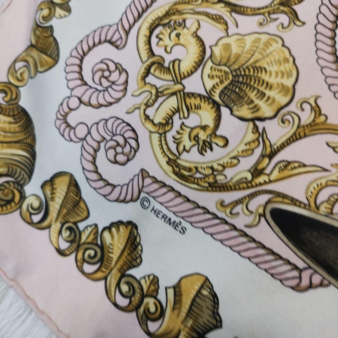 HERMES エルメスカレ90 白い馬に跨ったルイ14世 ピンクホワイト