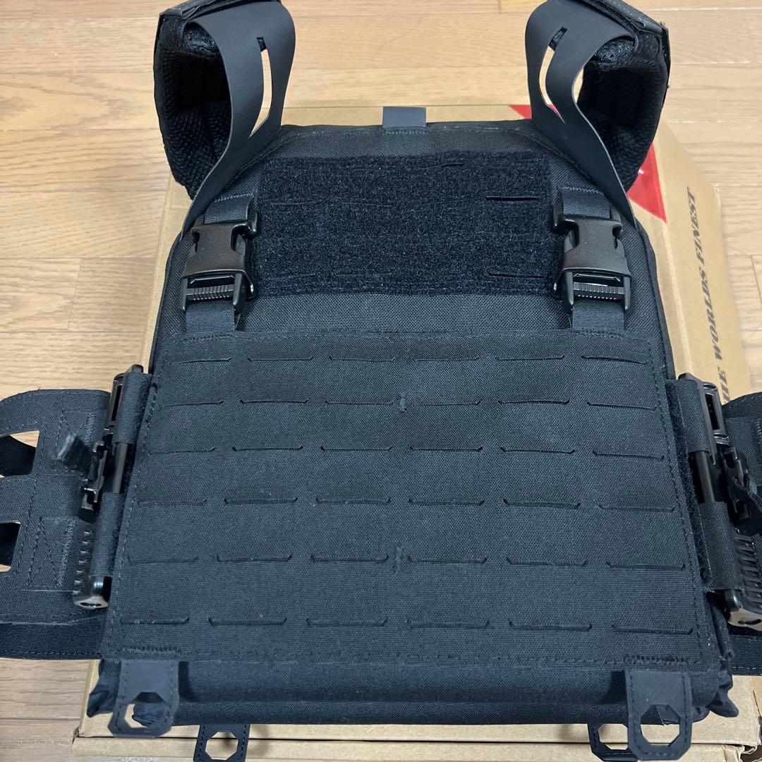 ウォーリアーアサルトシステム プレートキャリア ブラック レーザーカット