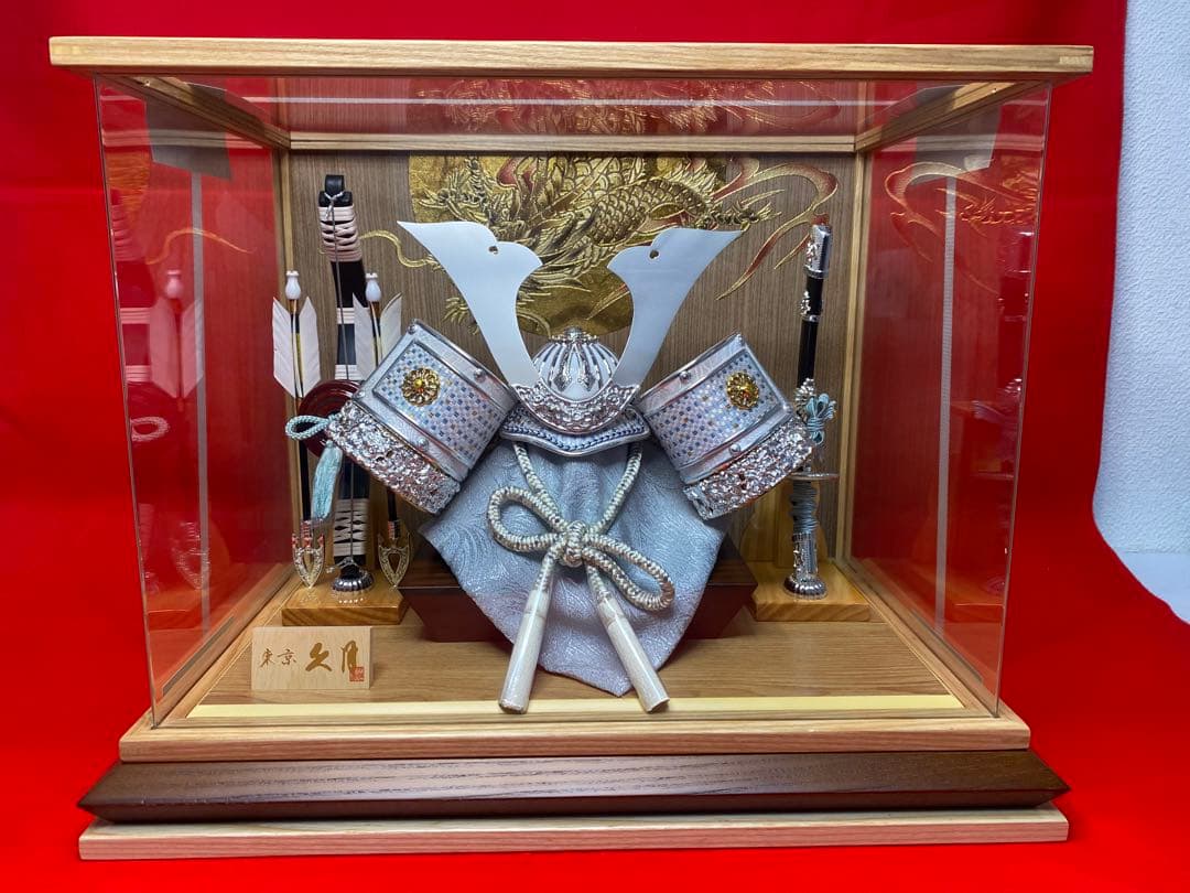 東京久月　五月人形　シルバー兜飾り　白木パノラマクリルケース入