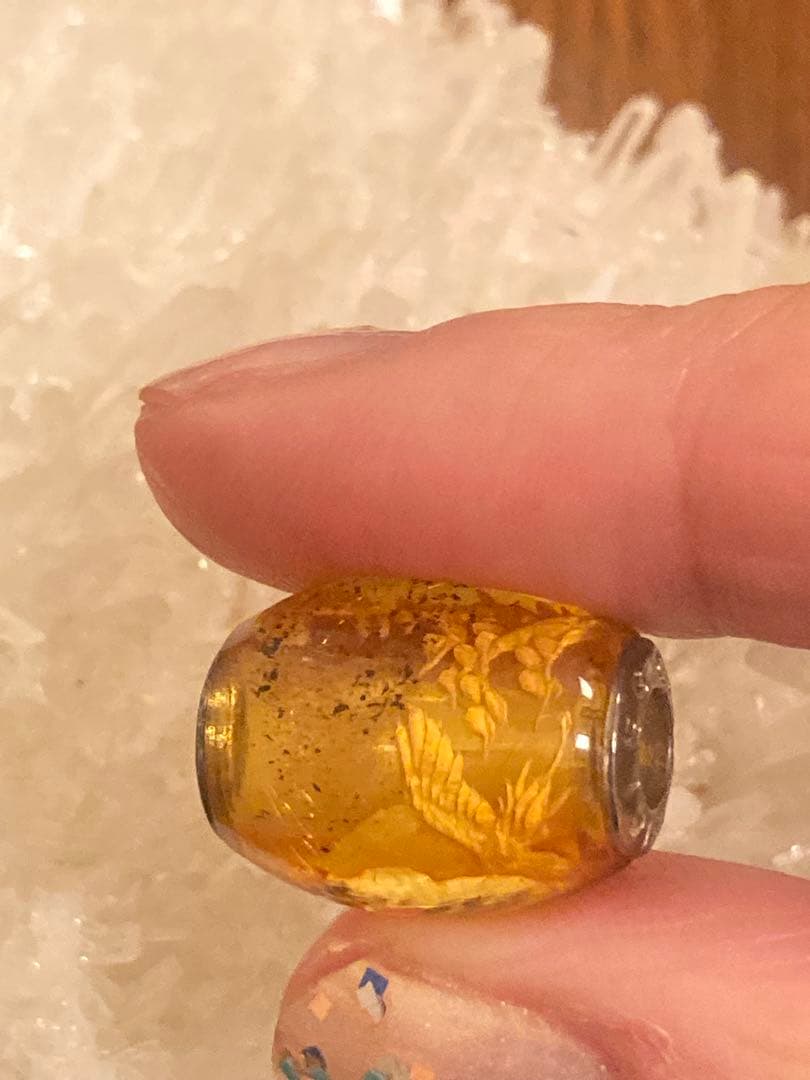 琥珀裏彫り　インタリオ　鶴の彫刻ビーズ　一点もの！！　トロールビーズ 適合