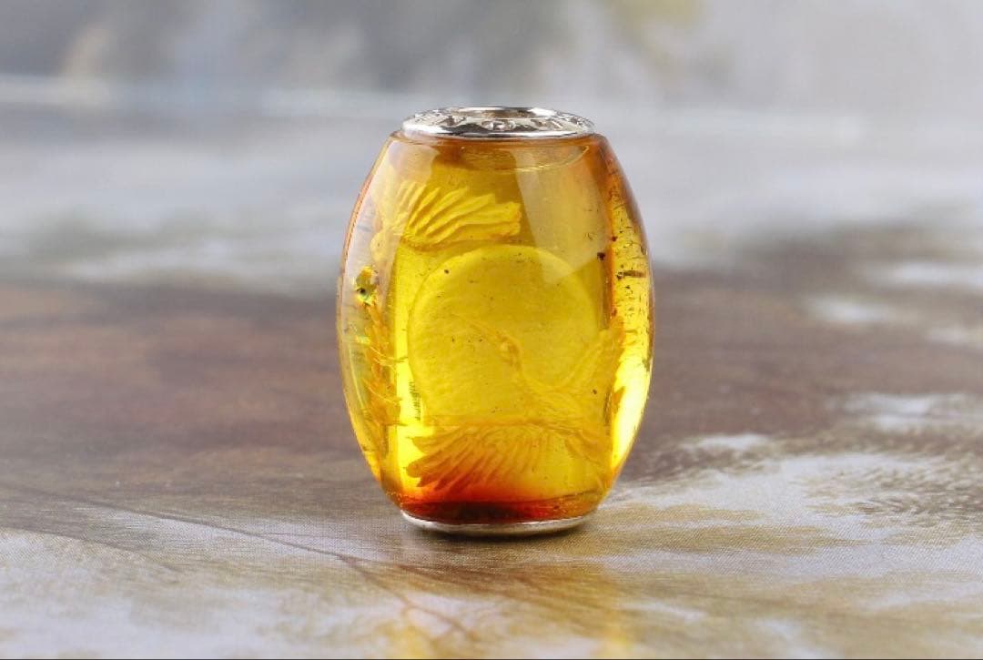 琥珀裏彫り　インタリオ　鶴の彫刻ビーズ　一点もの！！　トロールビーズ 適合