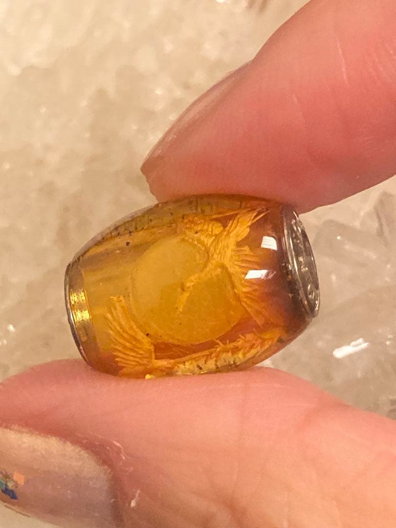 琥珀裏彫り　インタリオ　鶴の彫刻ビーズ　一点もの！！　トロールビーズ 適合