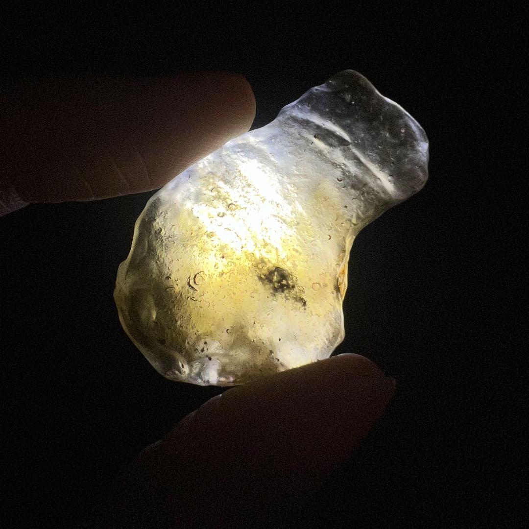 （Libyan32）10.7g稀少ブラックリビアングラス リビア砂漠原石