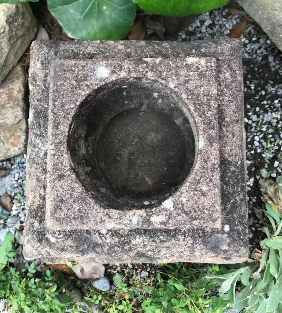 【昔の石の四角火袋・オブジェ・オーナメント・飾り石】庭石置物ガーデニング造園箱庭