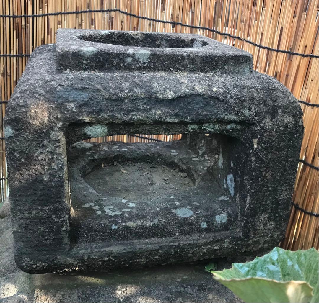 【昔の石の四角火袋・オブジェ・オーナメント・飾り石】庭石置物ガーデニング造園箱庭