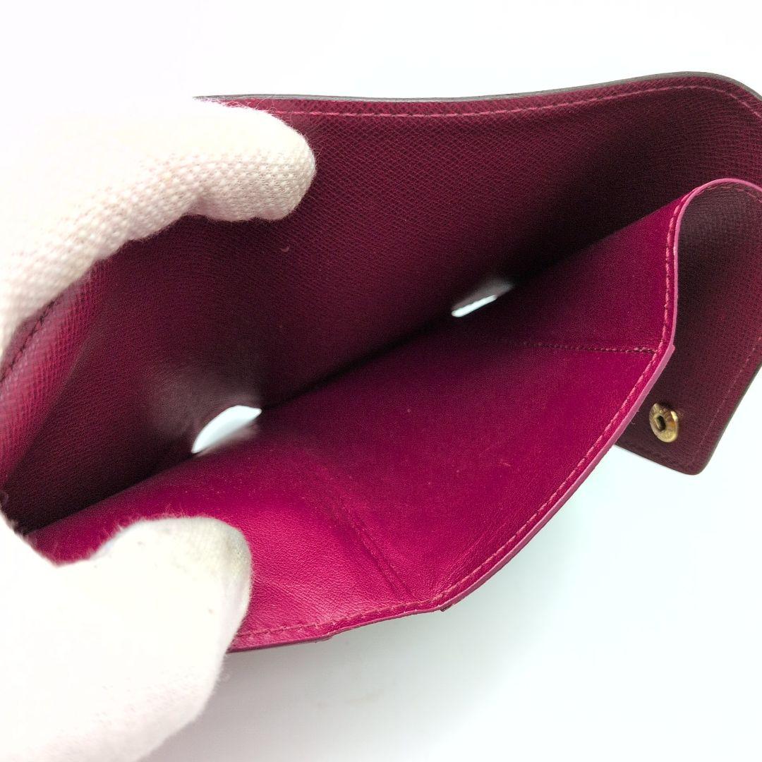 おもち モノグラム三つ折りポルトフォイユ ヴィクトリーヌ フューシャ