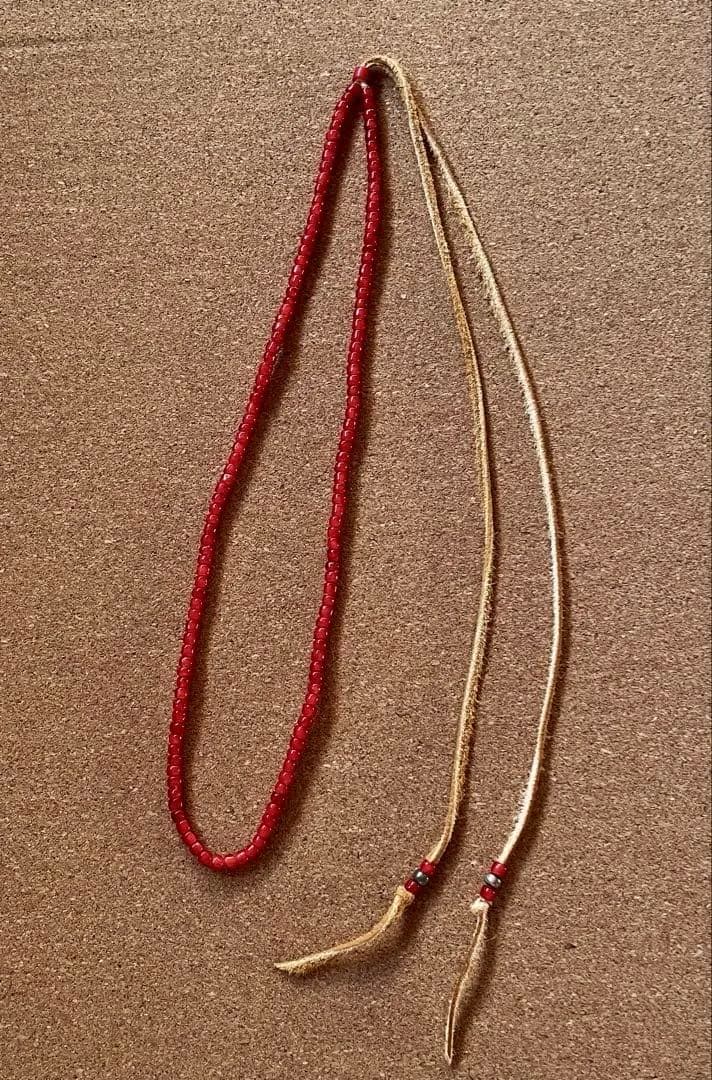 29日迄！特別割引！やばい輝き！細め　濃い赤　アンティークホワイトハーツ