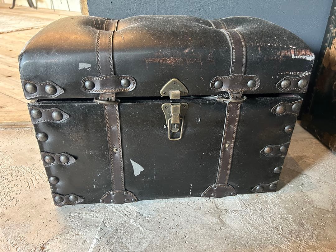 ヴィンテージ 黒いトランク
