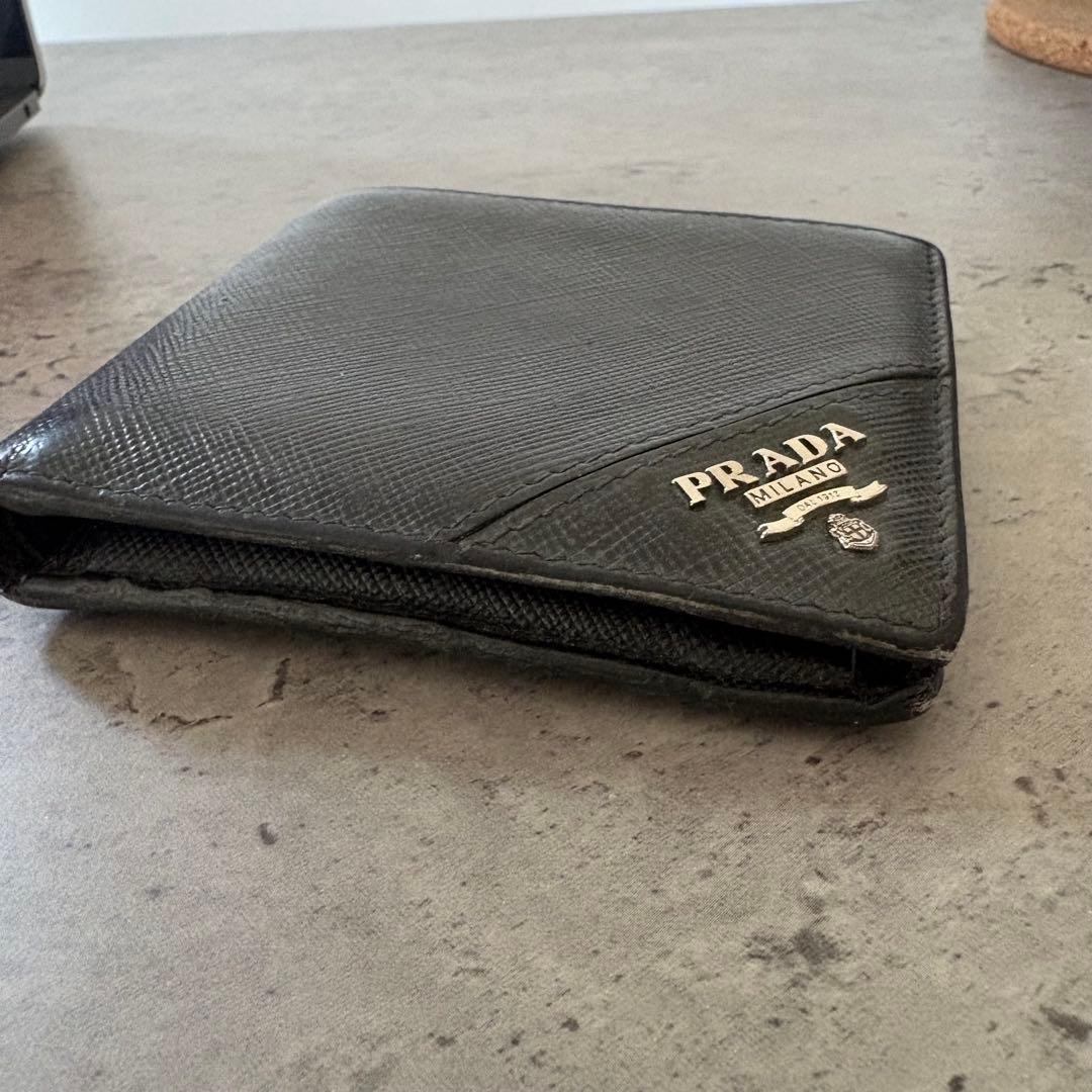 PRADA プラダ　二つ折り財布
