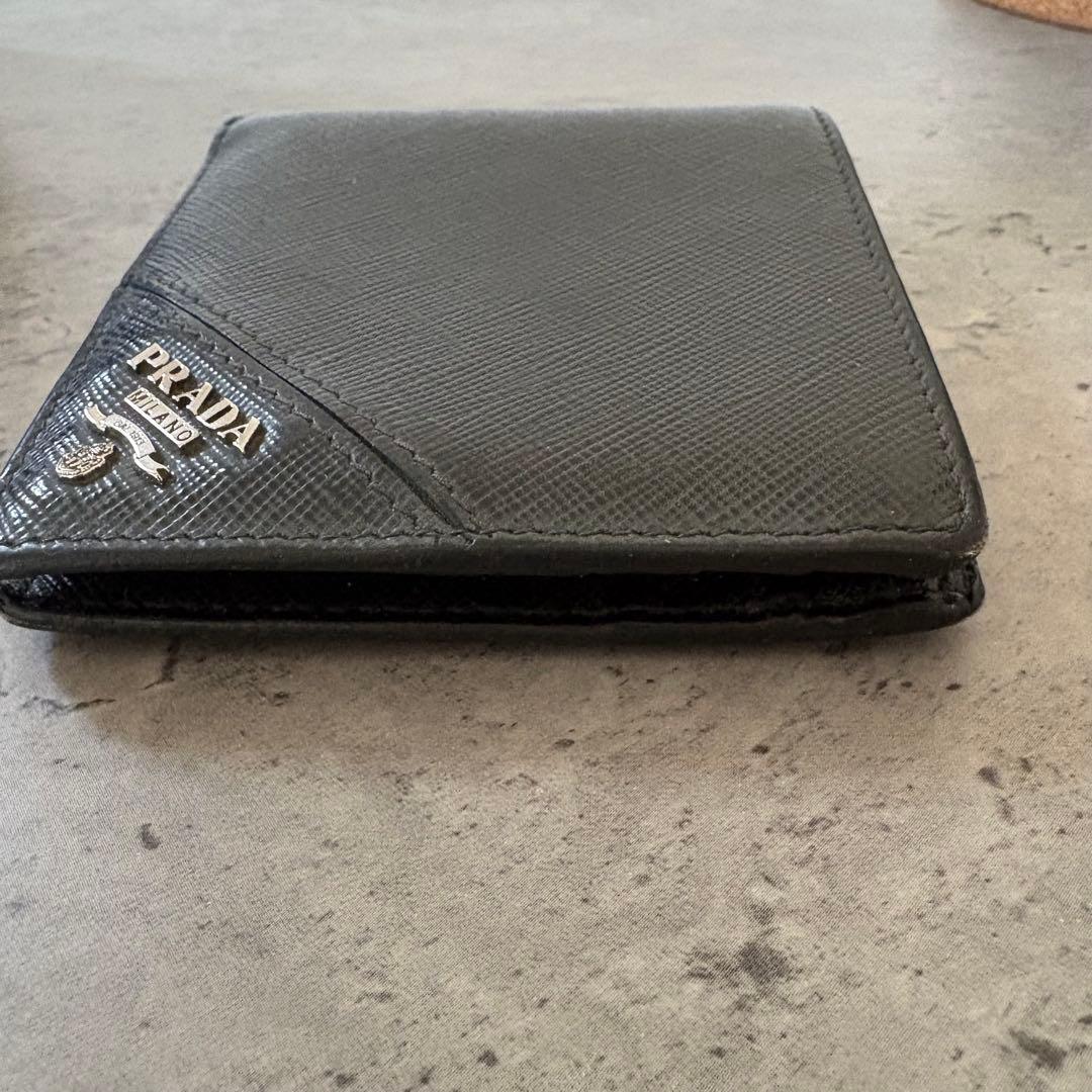 PRADA プラダ　二つ折り財布
