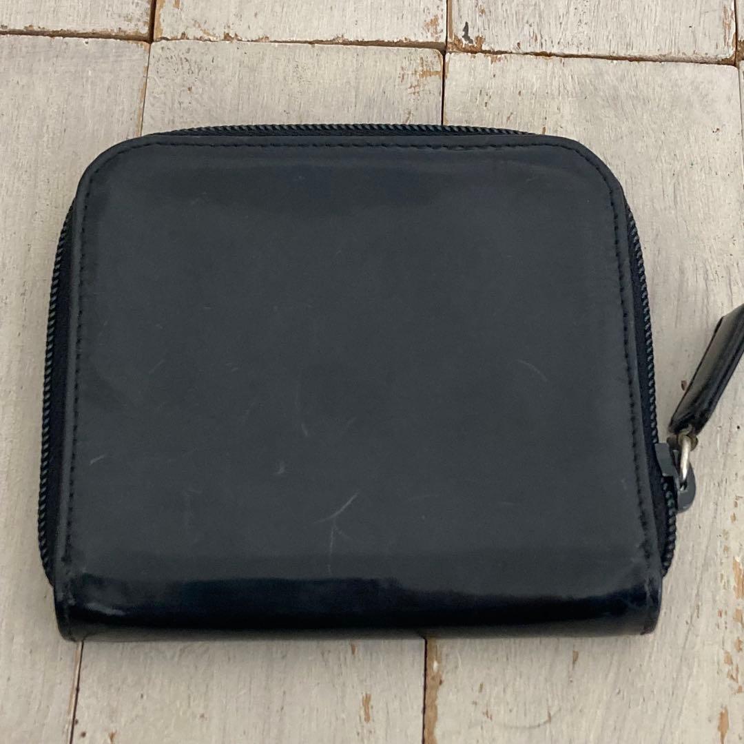 PRADA プラダ 折り財布 エナメル ラウンドジップ 型押しロゴ ブラック