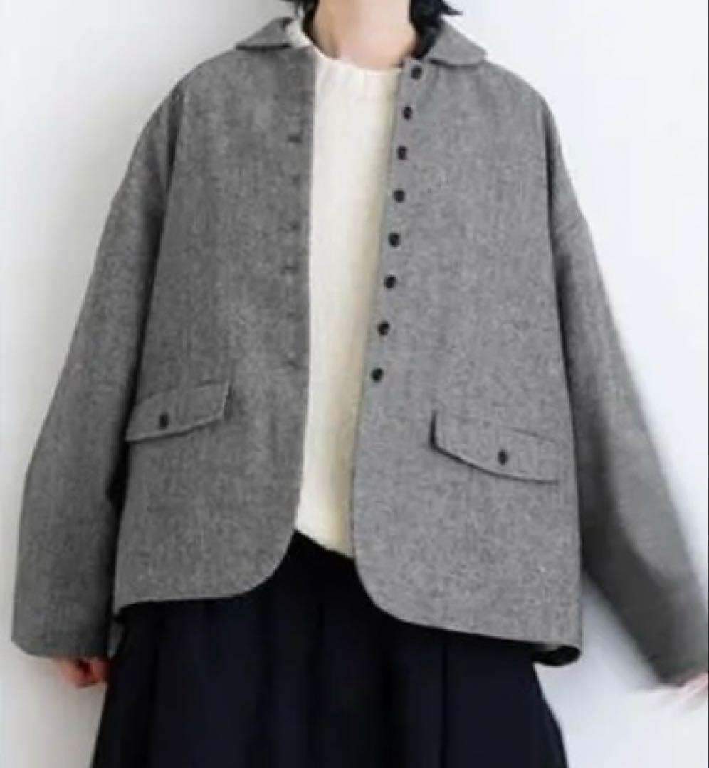 tandey オオカミと夜明けのスリーピングライオン　ライトグレー