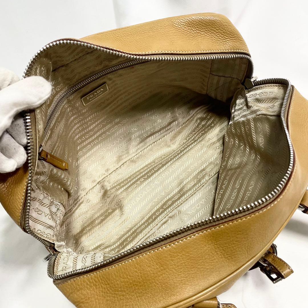 プラダ ボストンバッグ レザー ロゴ 型押し シボ革 大容量 A4可 茶色