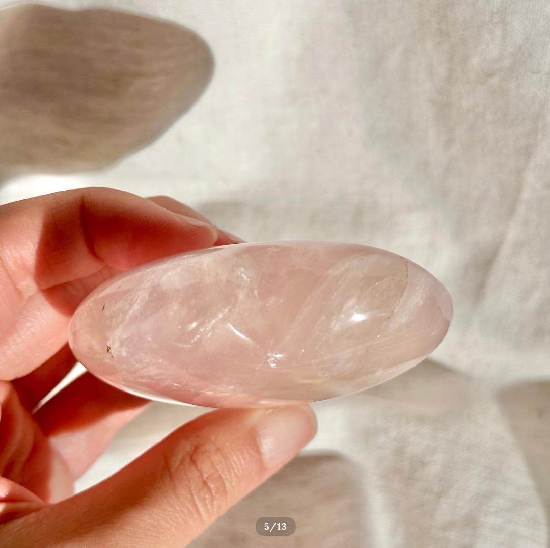 【ローズ クォーツ】　ハート シェイプ ③ スタンド付　ブラジル産