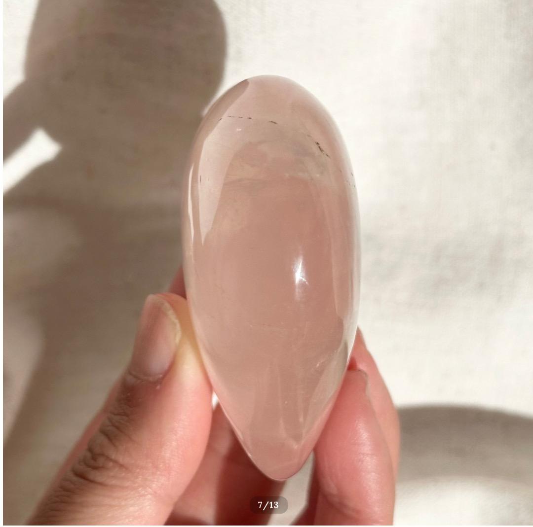 【ローズ クォーツ】　ハート シェイプ ③ スタンド付　ブラジル産