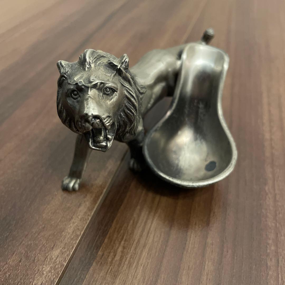 ライオン型金属　パイプ置き