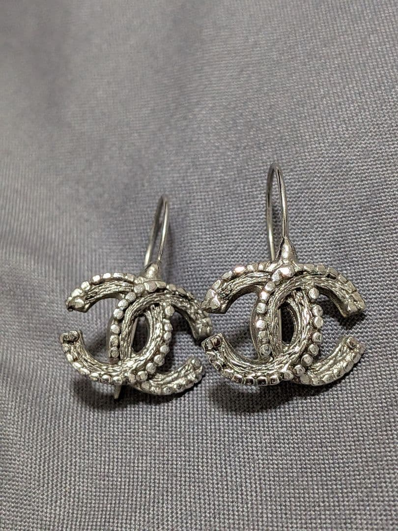 美品CHANELシルバー ロゴピアス