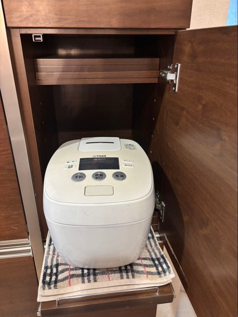 LIVING HOUSE（リビングハウス）食器棚