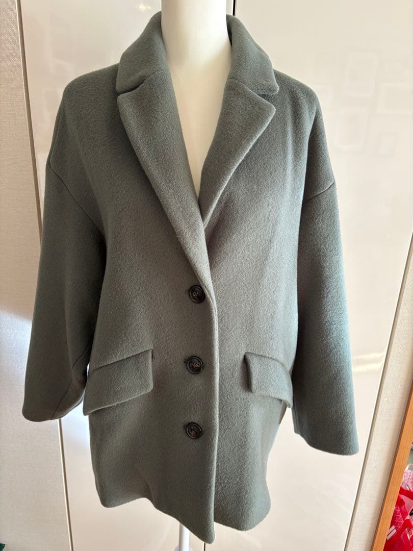 薄いグリーンチェスターコート 4つボタン