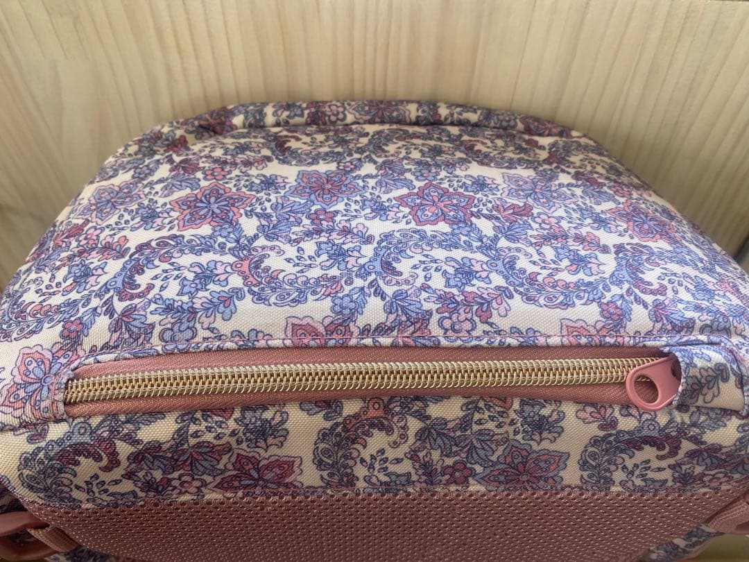 美品　北欧人間工学花柄リュック