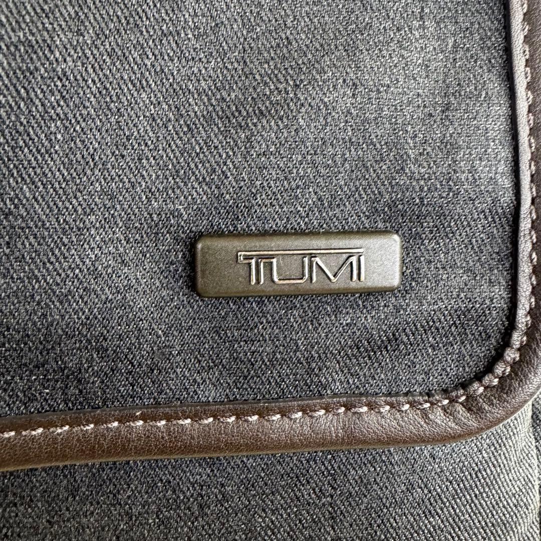 【美品】TUMI トゥミ　ショルダーバッグ　クロスボディ　メンズ　グレー　希少