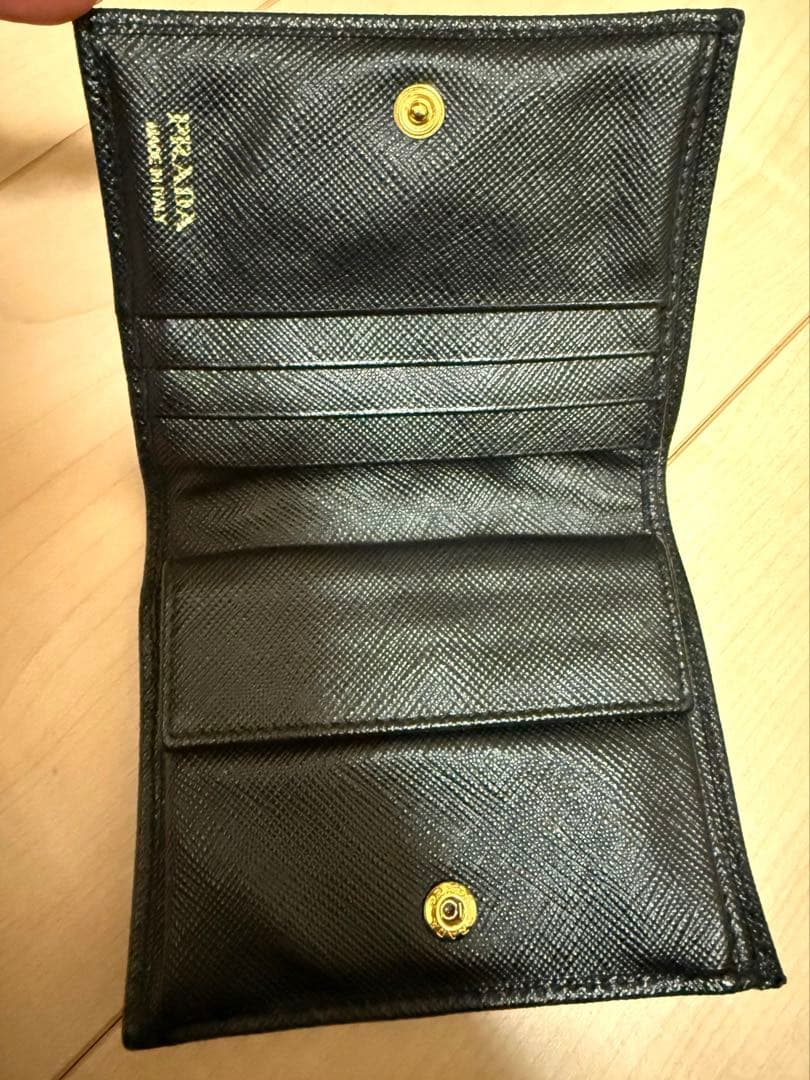 PRADA 二つ折り財布