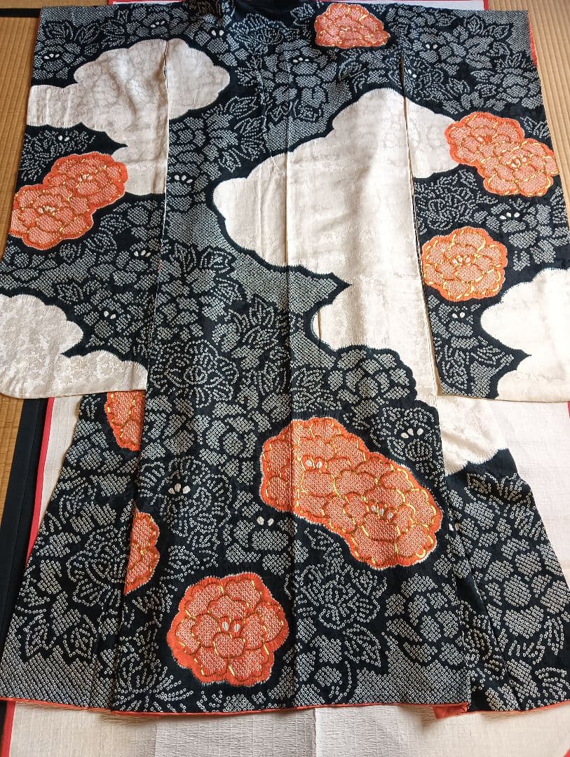 振袖フルセット　古典的な絞り　黒　朱　金駒刺繍　164/66.5