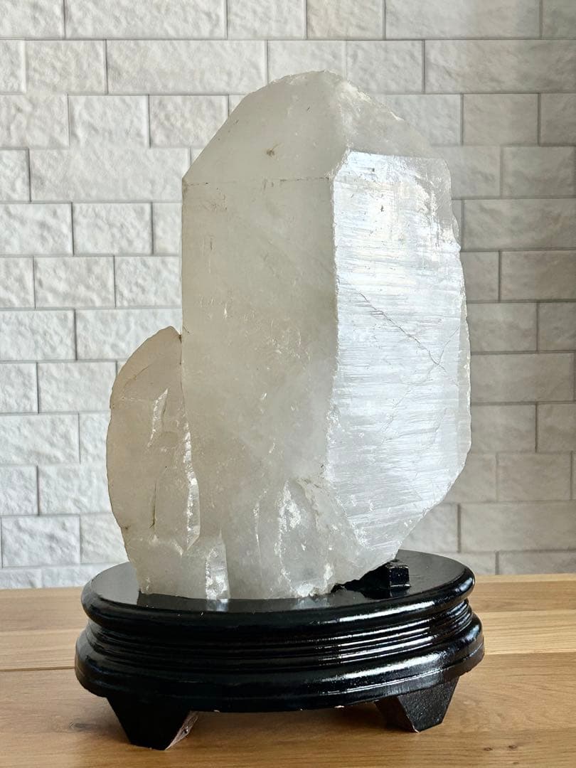【圧巻✨】天然水晶 大型クリスタルポイント 3.2kg 台座付き