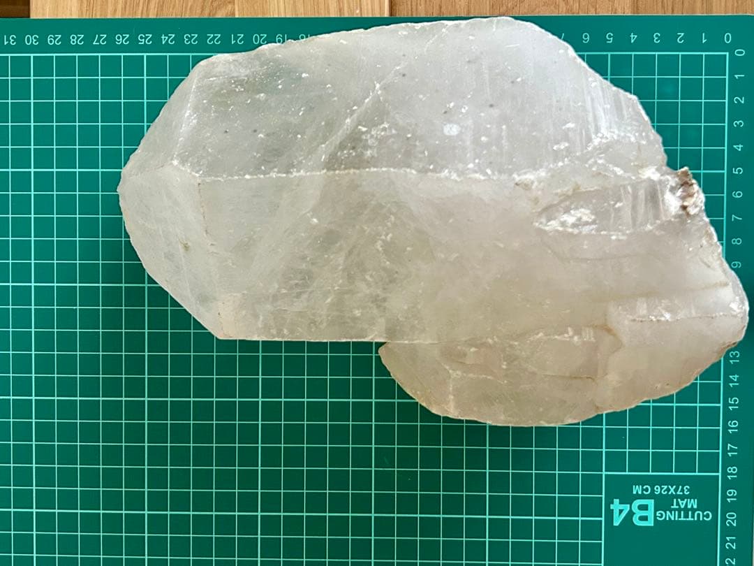 【圧巻✨】天然水晶 大型クリスタルポイント 3.2kg 台座付き