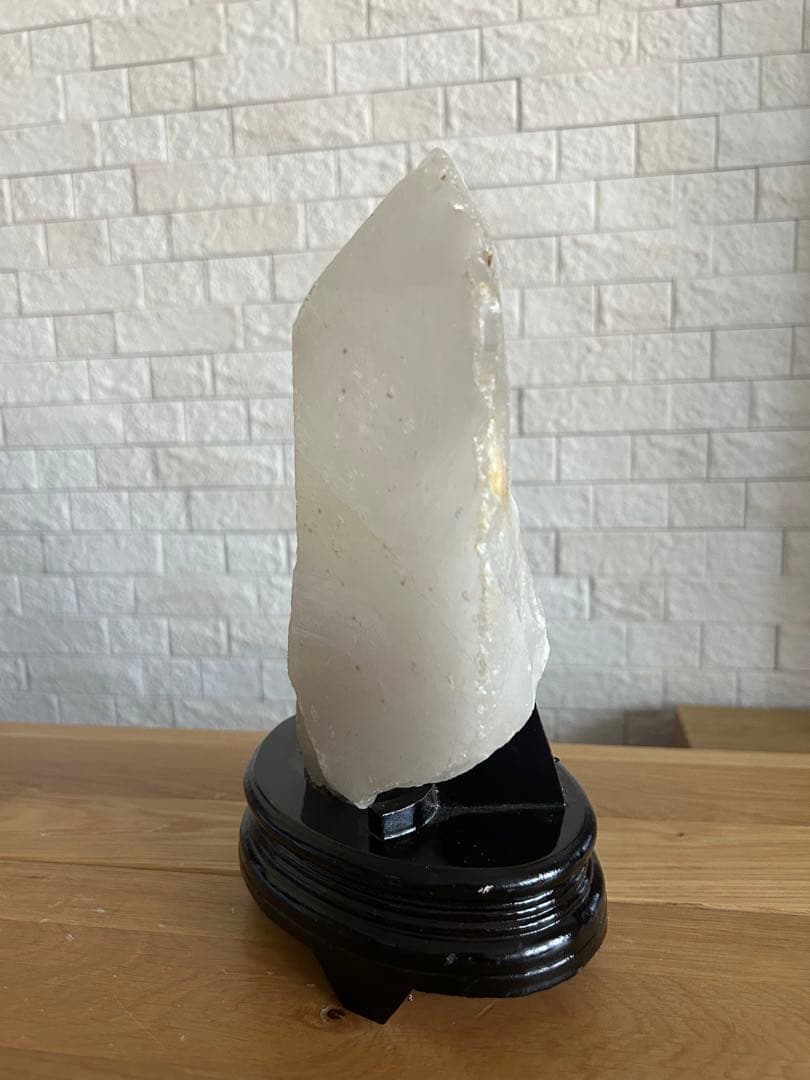 【圧巻✨】天然水晶 大型クリスタルポイント 3.2kg 台座付き