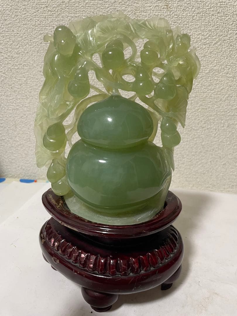 DCM 株式会社　天然石　綠石彫刻瓢箪　置物彫刻 木製台座付き