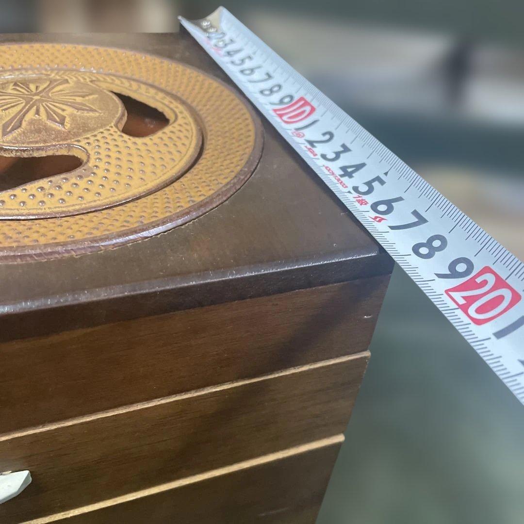 南部鉄器岩鋳　タバコ入れ灰皿付き小物入れ　木製小物入れ 彫刻デザイン 赤い布張り