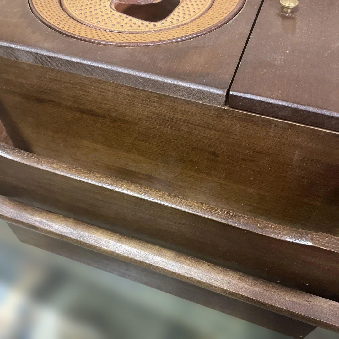 南部鉄器岩鋳　タバコ入れ灰皿付き小物入れ　木製小物入れ 彫刻デザイン 赤い布張り