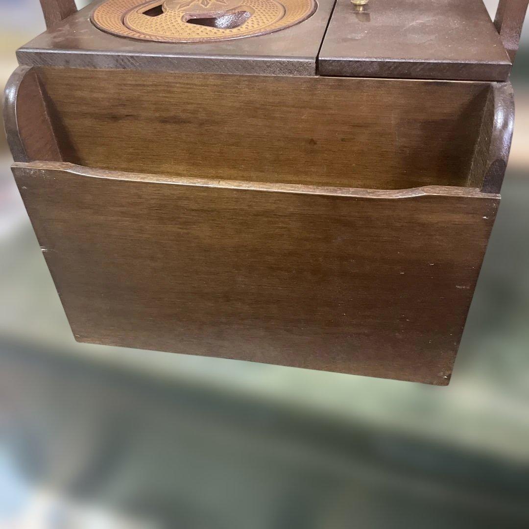 南部鉄器岩鋳　タバコ入れ灰皿付き小物入れ　木製小物入れ 彫刻デザイン 赤い布張り