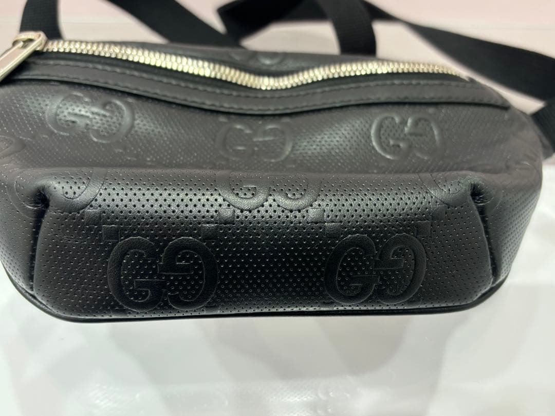 【SNW】GUCCI ブラック ボディバッグ