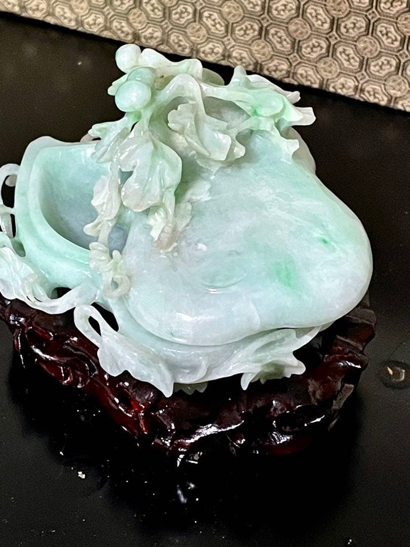 中国美術　翡翠彫刻　瓢箪と蔓　香合　台座付　箱有り