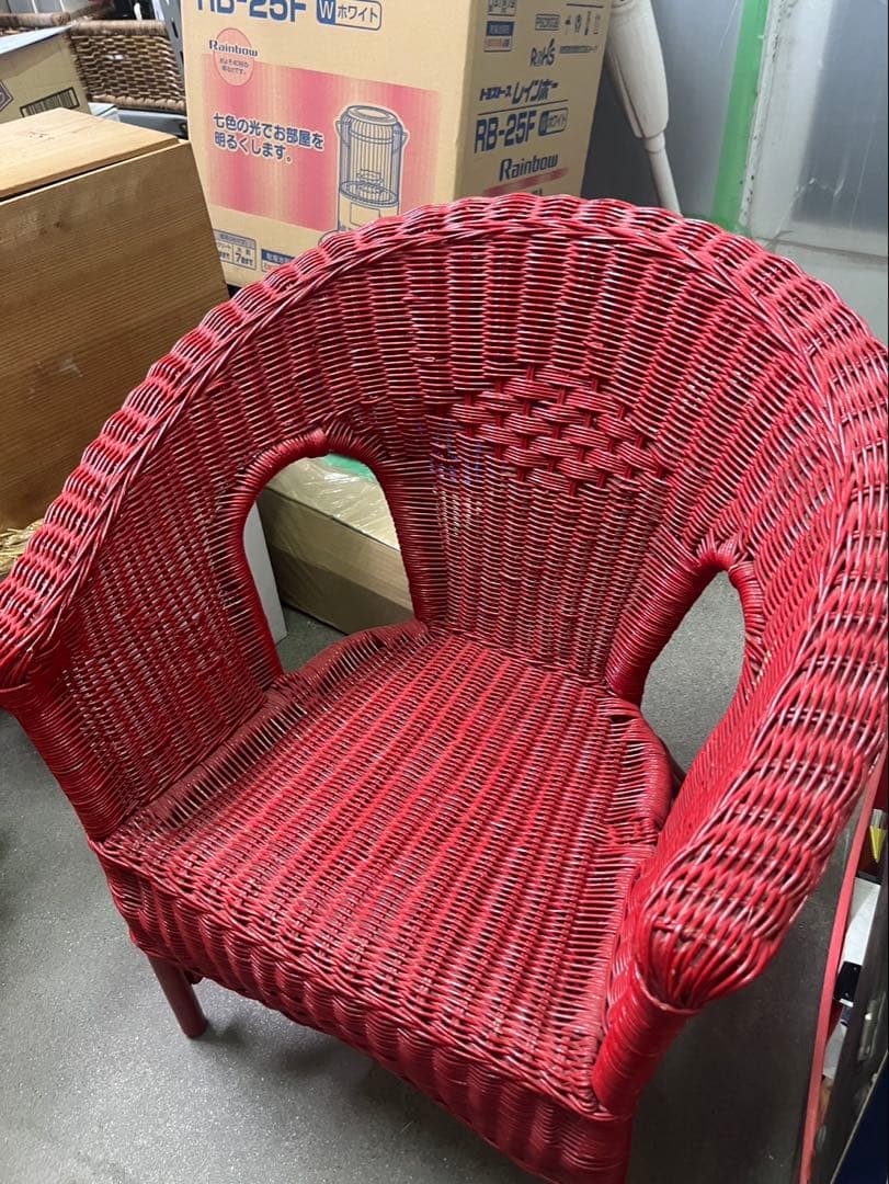 ヴィンテージ　赤いラタンチェア　アーム　籐椅子