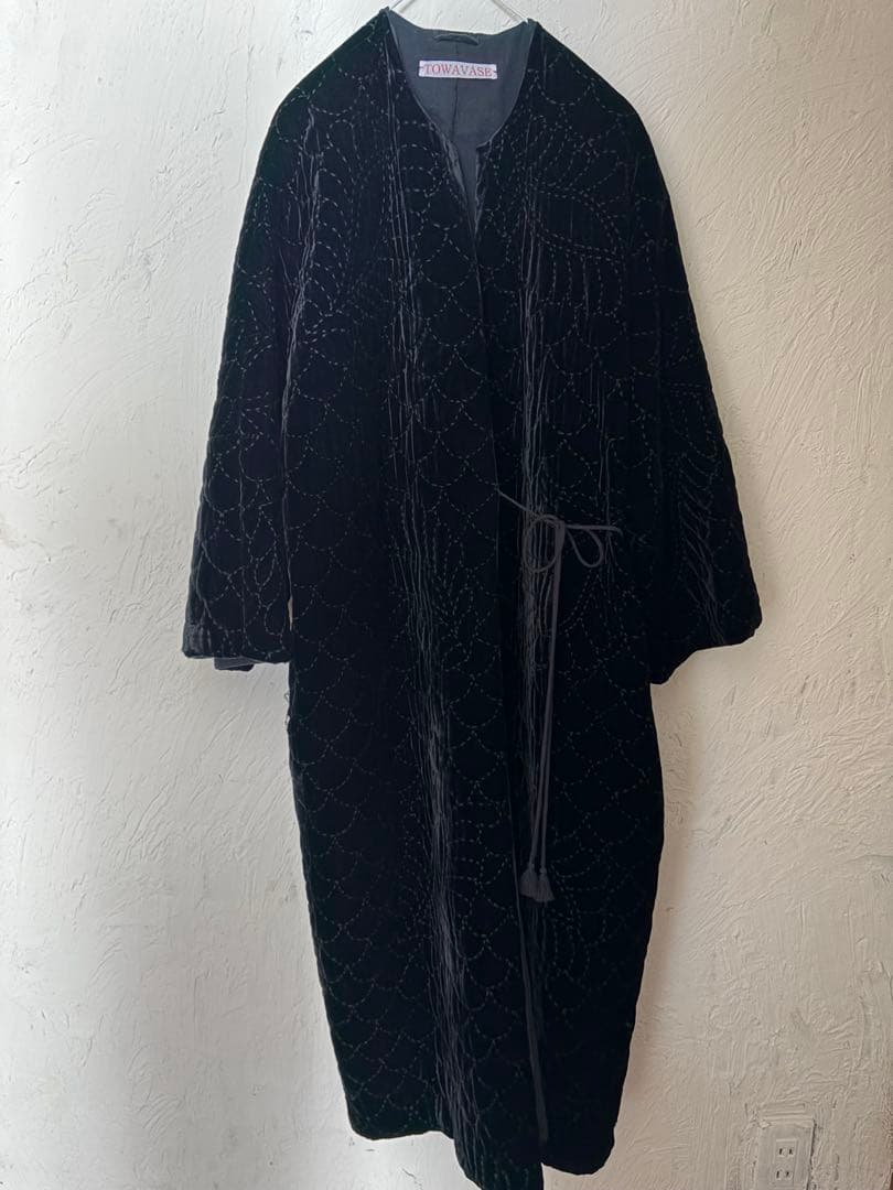 towavase ベルベット キルトローブ 黒