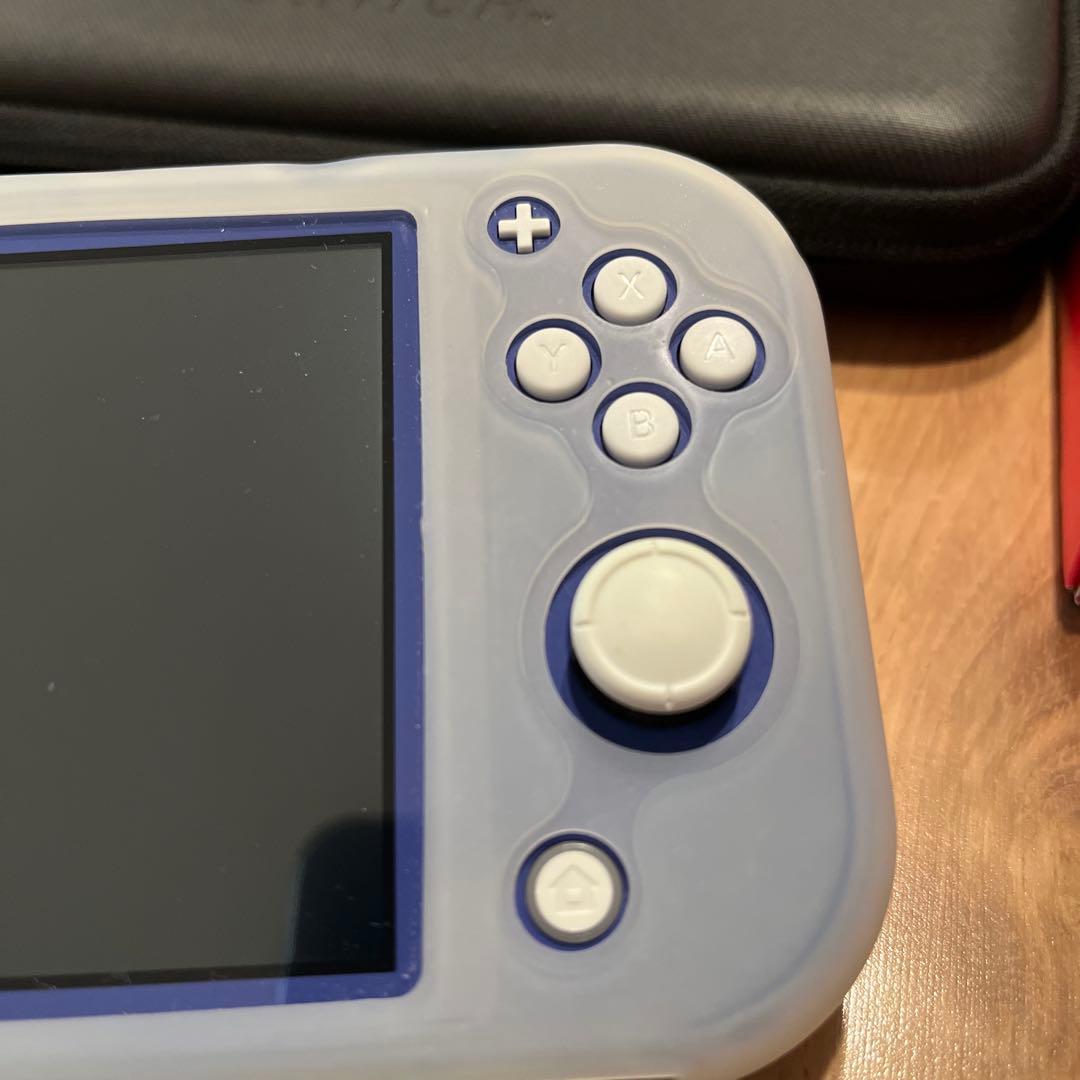 ニンテンドースイッチライト　スイッチライト　ブルー　シリコンカバー付き　ケース付